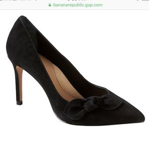 Madison 12-Hour Suede Bow Pump Size 8 1/2